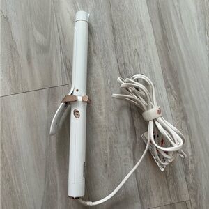 T3 curling iron